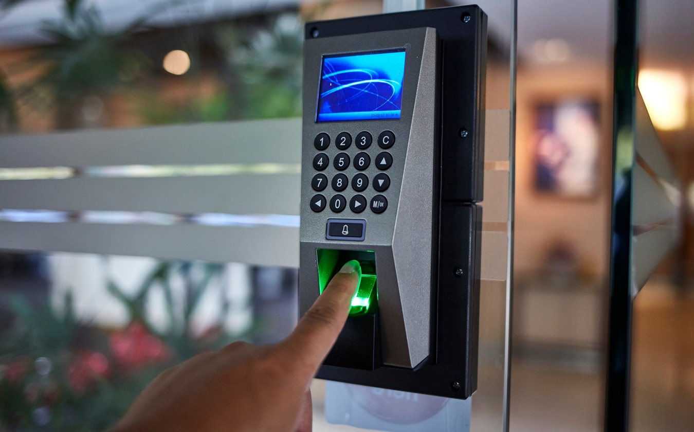 Yong Man Push Down The Electronic Control Machine To Access The Door Yong Man Push Down The Electronic Control Machine To Access The Door